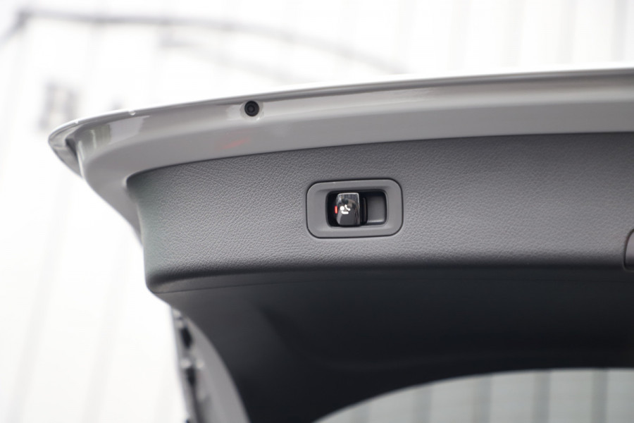 Mercedes-Benz GLC 300e AMG 4-Matic | 313PK | Pano | Sfeerverlichting | Distronic | Memory | Stuurwielverw. | Standkachel | Trekhaak | 2025.