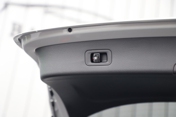 Mercedes-Benz GLC 300e AMG 4-Matic | 313PK | Pano | Sfeerverlichting | Distronic | Memory | Stuurwielverw. | Standkachel | Trekhaak | 2025.