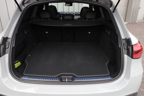 Mercedes-Benz GLC 300e AMG 4-Matic | 313PK | Pano | Sfeerverlichting | Distronic | Memory | Stuurwielverw. | Standkachel | Trekhaak | 2025.