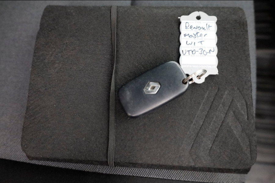 Renault Master T35 2.3 dCi 165pk L3H2 Dubbel Lucht Airco/Navi/Trekhaak 3500kg 01-2023