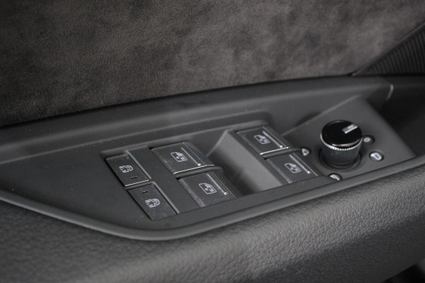 Audi e-tron e-tron 55 quattro advanced Pro Line Plus 360pk! | Navigatie | Climate Control | Electrisch bedienbare achterklep | Camera | Alcantara