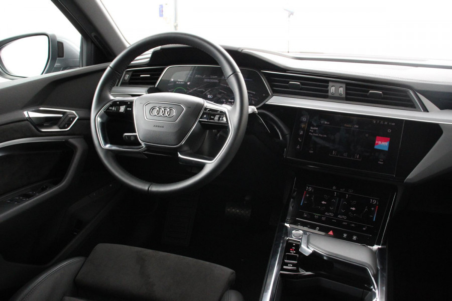 Audi e-tron e-tron 55 quattro advanced Pro Line Plus 360pk! | Navigatie | Climate Control | Electrisch bedienbare achterklep | Camera | Alcantara