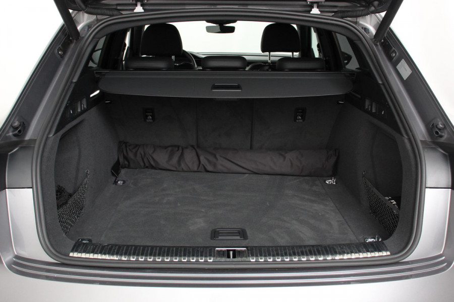 Audi e-tron e-tron 55 quattro advanced Pro Line Plus 360pk! | Navigatie | Climate Control | Electrisch bedienbare achterklep | Camera | Alcantara