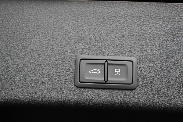 Audi e-tron e-tron 55 quattro advanced Pro Line Plus 360pk! | Navigatie | Climate Control | Electrisch bedienbare achterklep | Camera | Alcantara