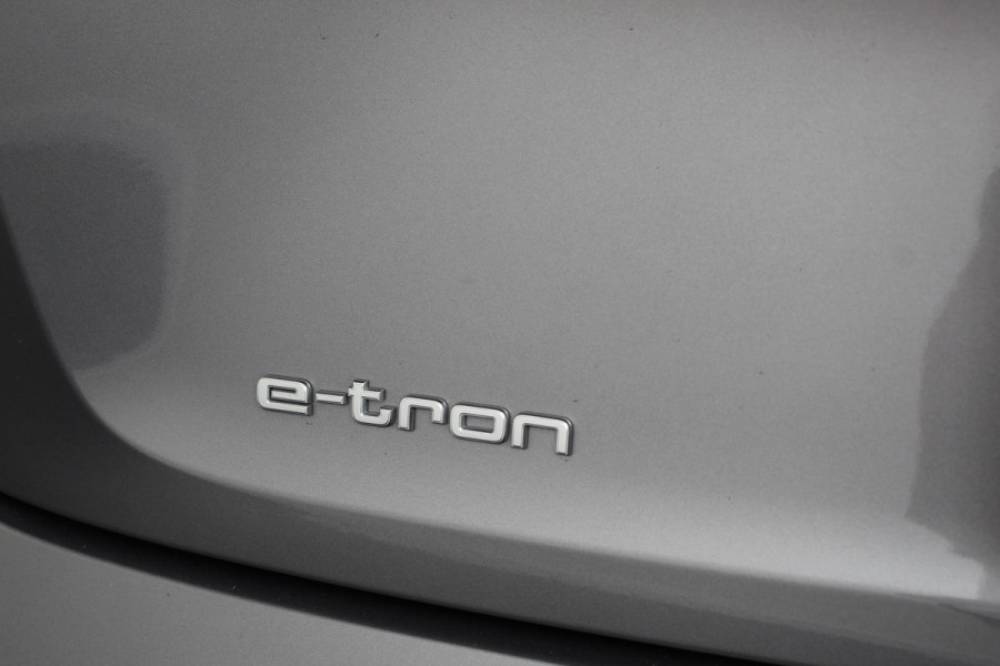 Audi e-tron e-tron 55 quattro advanced Pro Line Plus 360pk! | Navigatie | Climate Control | Electrisch bedienbare achterklep | Camera | Alcantara