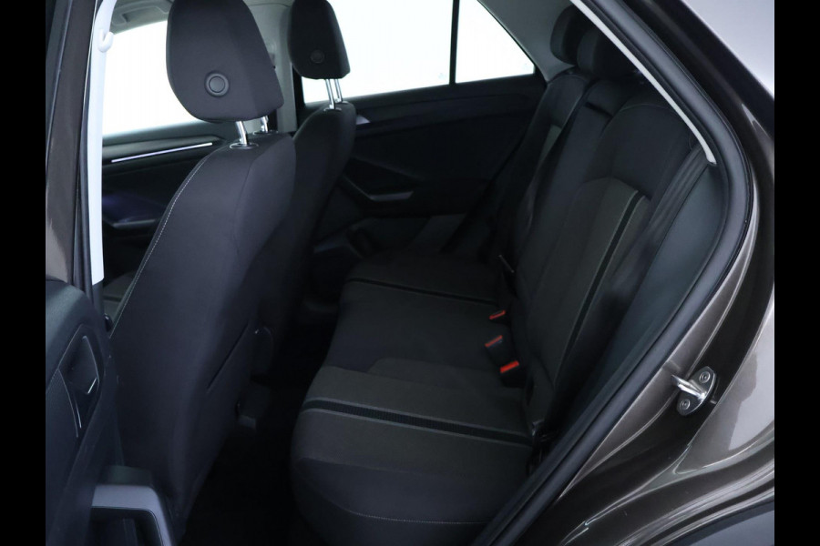 Volkswagen T-Roc 1.0 TSI Style CarPlay | El.kofferklep | Trekhaak | Navi