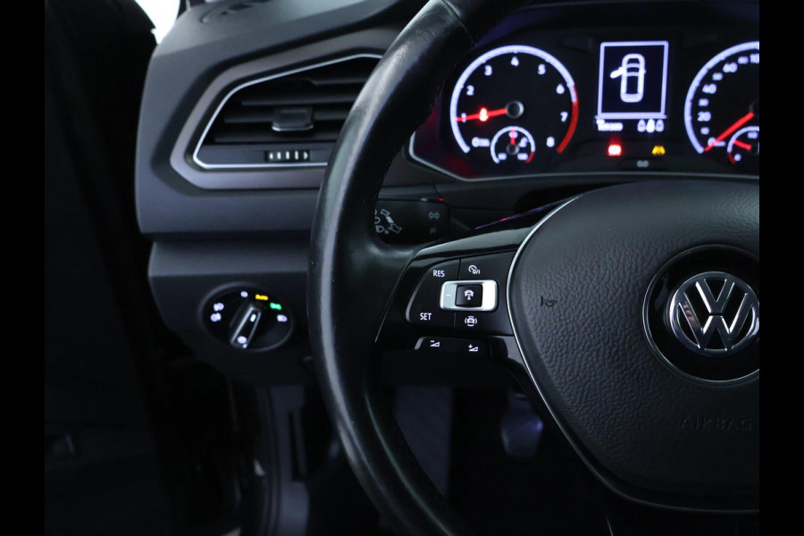 Volkswagen T-Roc 1.0 TSI Style CarPlay | El.kofferklep | Trekhaak | Navi