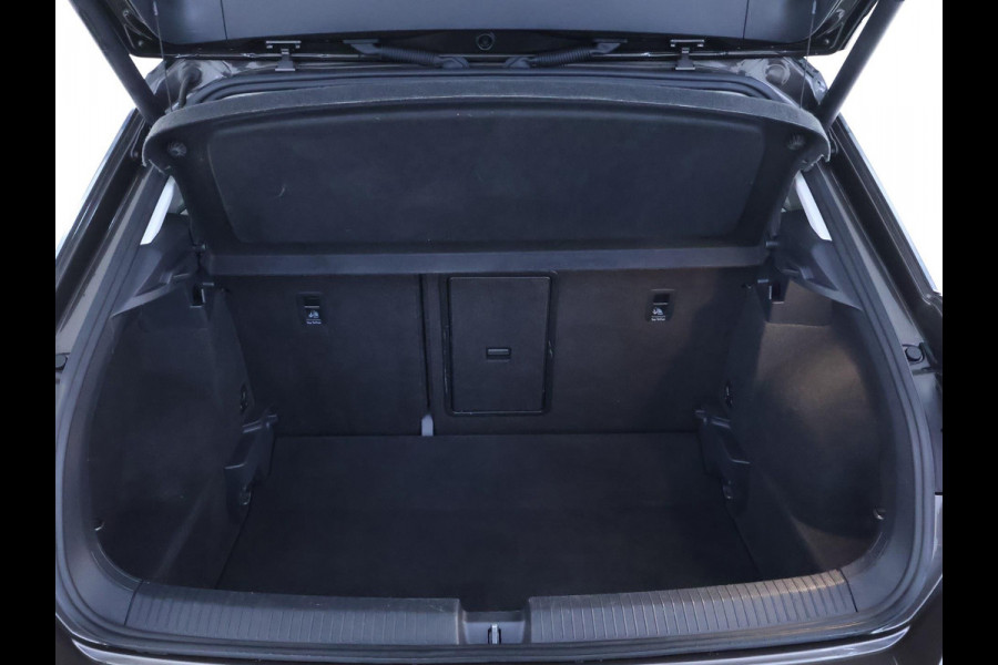 Volkswagen T-Roc 1.0 TSI Style CarPlay | El.kofferklep | Trekhaak | Navi