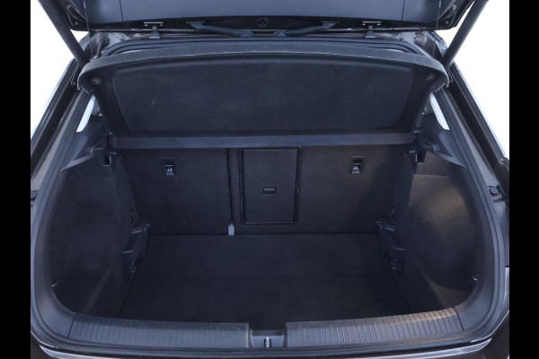 Volkswagen T-Roc 1.0 TSI Style CarPlay | El.kofferklep | Trekhaak | Navi