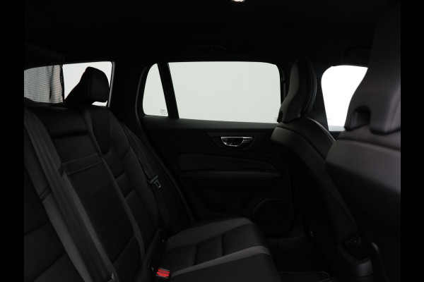 Volvo V60 T6 Recharge AWD R-Design Plug In Hybrid 340pk Dealer O.H. PHEV | Trekhaak Af Fabriek | Adaptive Cruise | Camera | Harman & Kardon | Lederen Sportstoelen Memory & Verwarmd | Apple Carplay | Navigatie | Stuur Verwarmd | Blis | Keyless | DAB |