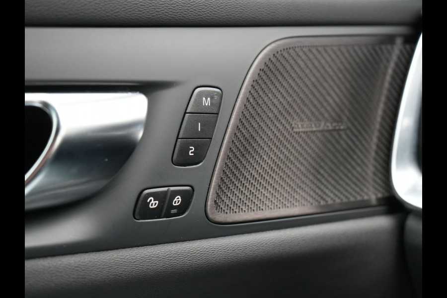 Volvo V60 T6 Recharge AWD R-Design Plug In Hybrid 340pk Dealer O.H. PHEV | Trekhaak Af Fabriek | Adaptive Cruise | Camera | Harman & Kardon | Lederen Sportstoelen Memory & Verwarmd | Apple Carplay | Navigatie | Stuur Verwarmd | Blis | Keyless | DAB |