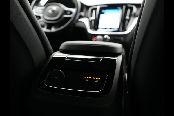 Volvo V60 T6 Recharge AWD R-Design Plug In Hybrid 340pk Dealer O.H. PHEV | Trekhaak Af Fabriek | Adaptive Cruise | Camera | Harman & Kardon | Lederen Sportstoelen Memory & Verwarmd | Apple Carplay | Navigatie | Stuur Verwarmd | Blis | Keyless | DAB |