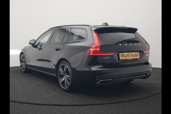 Volvo V60 T6 Recharge AWD R-Design Plug In Hybrid 340pk Dealer O.H. PHEV | Trekhaak Af Fabriek | Adaptive Cruise | Camera | Harman & Kardon | Lederen Sportstoelen Memory & Verwarmd | Apple Carplay | Navigatie | Stuur Verwarmd | Blis | Keyless | DAB |