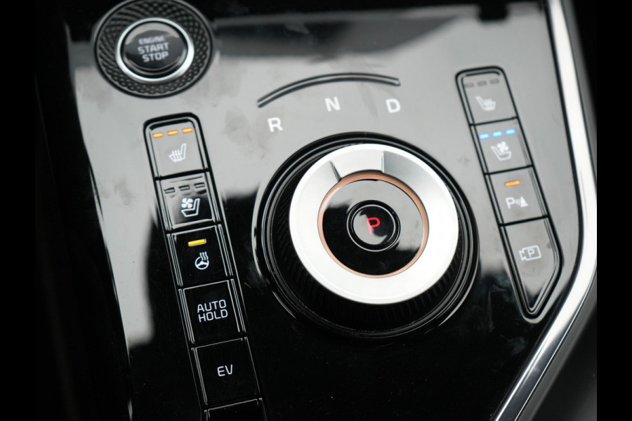 Kia Niro 1.6 GDi ExecutiveLine Plug In Hybrid 182pk Dealer O.H. PHEV | Schuif-/Kanteldak | Head Up | Adaptive Cruise | Camera | Lederen Sportstoelen Memory & Ventilatie | Harman & Kardon | Stoel & Stuur Verwarmd | Apple Carplay