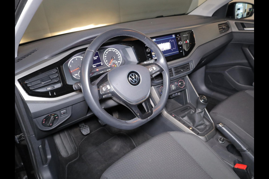 Volkswagen Polo 1.0 TSI R-Line Edition 95 pk | Airco | Parkeersensoren | Adaptieve cruise control | Licht- en zicht pakket | R-Line exterieur |