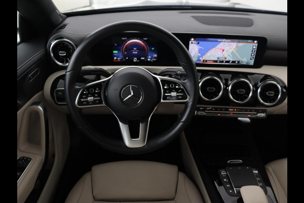 Mercedes-Benz CLA-Klasse 250e Luxury Line | Leder | Trekhaak | Carplay | Stoelverwarming | Widescreen | Camera | Stuurverwarming | Navigatie | Park Assist | Cruise control | PHEV | Plug In