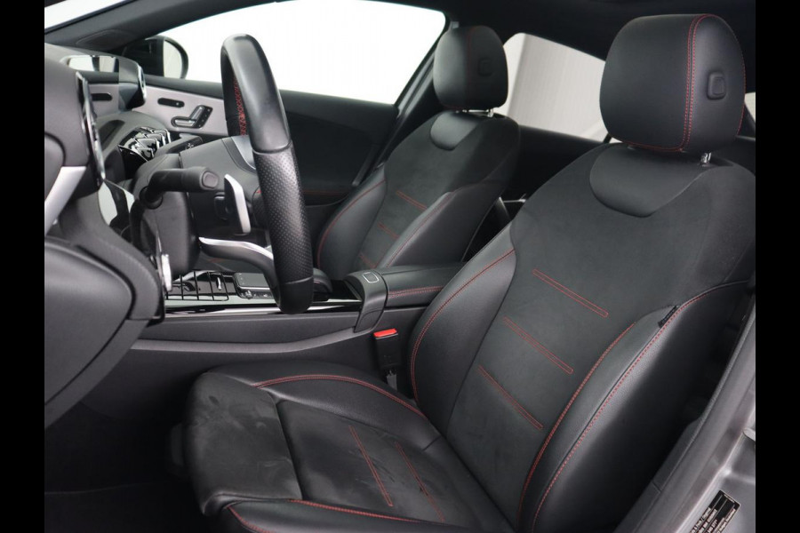 Mercedes-Benz A-Klasse 250e AMG Limited | Panoramadak | Matrix LED | Keyless | Stoelverwarming | Memory | Camera | Navigatie | Leder/Alcantara | Sfeerverlichting | Park Assist | PHEV | Plug In