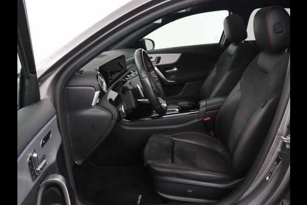 Mercedes-Benz A-Klasse 250e AMG Limited | Panoramadak | Matrix LED | Keyless | Stoelverwarming | Memory | Camera | Navigatie | Leder/Alcantara | Sfeerverlichting | Park Assist | PHEV | Plug In