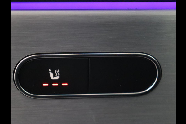 Mercedes-Benz A-Klasse 250e AMG Limited | Panoramadak | Matrix LED | Keyless | Stoelverwarming | Memory | Camera | Navigatie | Leder/Alcantara | Sfeerverlichting | Park Assist | PHEV | Plug In