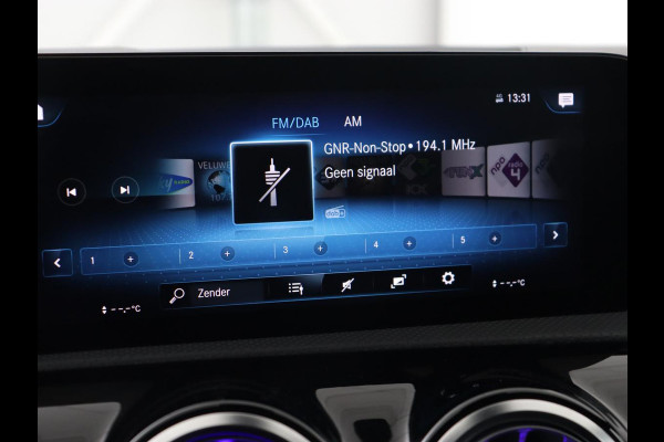 Mercedes-Benz A-Klasse 250e AMG Limited | Panoramadak | Matrix LED | Keyless | Stoelverwarming | Memory | Camera | Navigatie | Leder/Alcantara | Sfeerverlichting | Park Assist | PHEV | Plug In