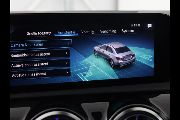 Mercedes-Benz A-Klasse 250e AMG Limited | Panoramadak | Matrix LED | Keyless | Stoelverwarming | Memory | Camera | Navigatie | Leder/Alcantara | Sfeerverlichting | Park Assist | PHEV | Plug In
