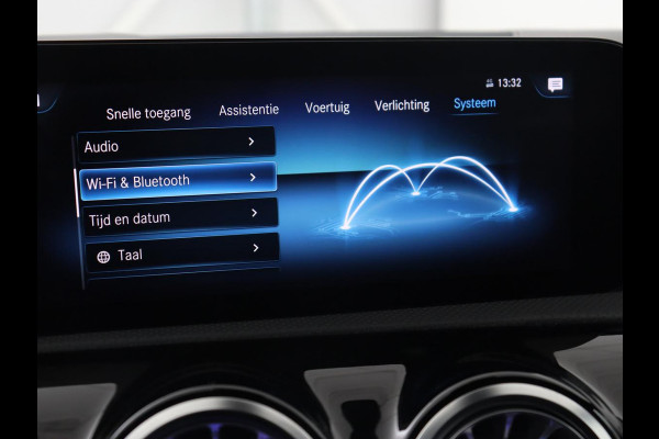 Mercedes-Benz A-Klasse 250e AMG Limited | Panoramadak | Matrix LED | Keyless | Stoelverwarming | Memory | Camera | Navigatie | Leder/Alcantara | Sfeerverlichting | Park Assist | PHEV | Plug In