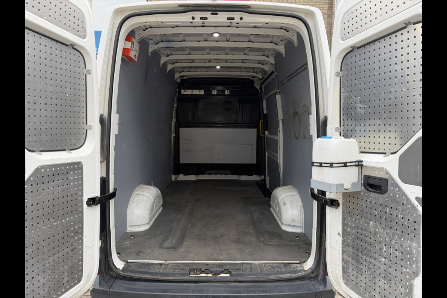 Volkswagen Crafter 35 2.0 TDI 141PK Euro 6 L3H3 CarPlay/cruise/camera/trekhaak