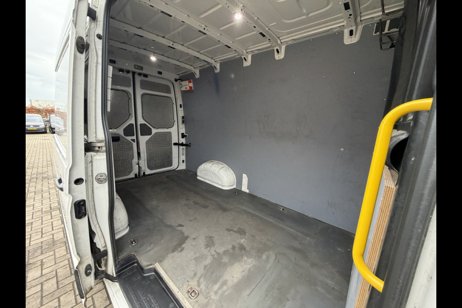 Volkswagen Crafter 35 2.0 TDI 141PK Euro 6 L3H3 CarPlay/cruise/camera/trekhaak