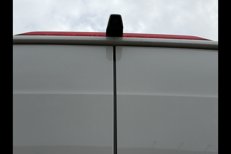 Volkswagen Crafter 35 2.0 TDI 141PK Euro 6 L3H3 CarPlay/cruise/camera/trekhaak