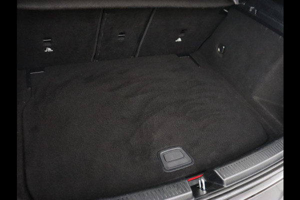 Mercedes-Benz A-Klasse 180 AMG | Adaptive cruise | Trekhaak | Stoelverwarming | Camera | Leder/Alcantara | Sfeerverlichting | Navigatie | Park Assist | Full LED | Climate control | Bluetooth