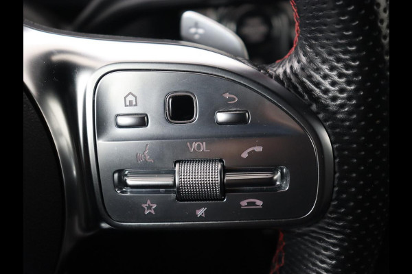 Mercedes-Benz A-Klasse 180 AMG | Adaptive cruise | Trekhaak | Stoelverwarming | Camera | Leder/Alcantara | Sfeerverlichting | Navigatie | Park Assist | Full LED | Climate control | Bluetooth