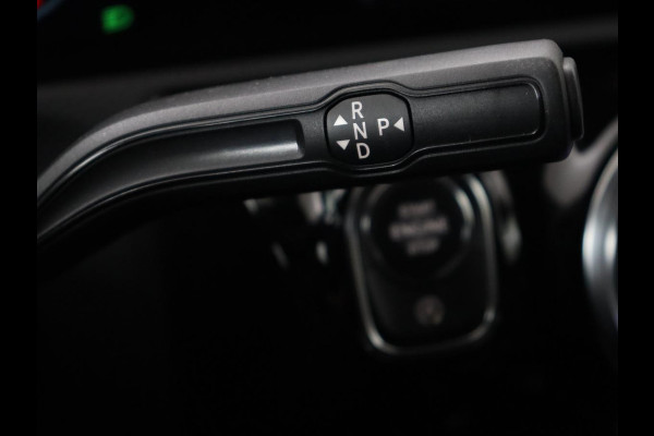 Mercedes-Benz A-Klasse 180 AMG | Adaptive cruise | Trekhaak | Stoelverwarming | Camera | Leder/Alcantara | Sfeerverlichting | Navigatie | Park Assist | Full LED | Climate control | Bluetooth