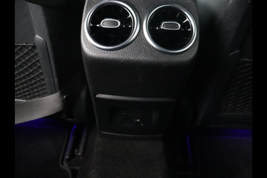 Mercedes-Benz A-Klasse 180 AMG | Adaptive cruise | Trekhaak | Stoelverwarming | Camera | Leder/Alcantara | Sfeerverlichting | Navigatie | Park Assist | Full LED | Climate control | Bluetooth