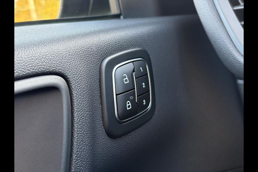 Ford Kuga 2.5 FHEV Active X 190pk |  Driver Assistance Pack | Technology Pack | Winterpack | Panoramadak | All Weather Banden | Reservewiel | Geen stekker nodig