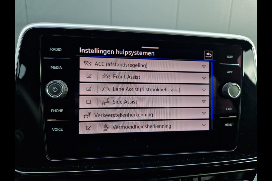 Volkswagen T-Roc 1.5 TSI DSG 150PK R-Line /ACC/ IQ light /1e eigenaar