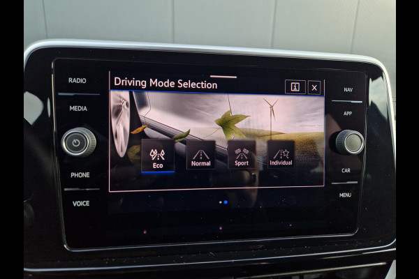 Volkswagen T-Roc 1.5 TSI DSG 150PK R-Line /ACC/ IQ light /1e eigenaar