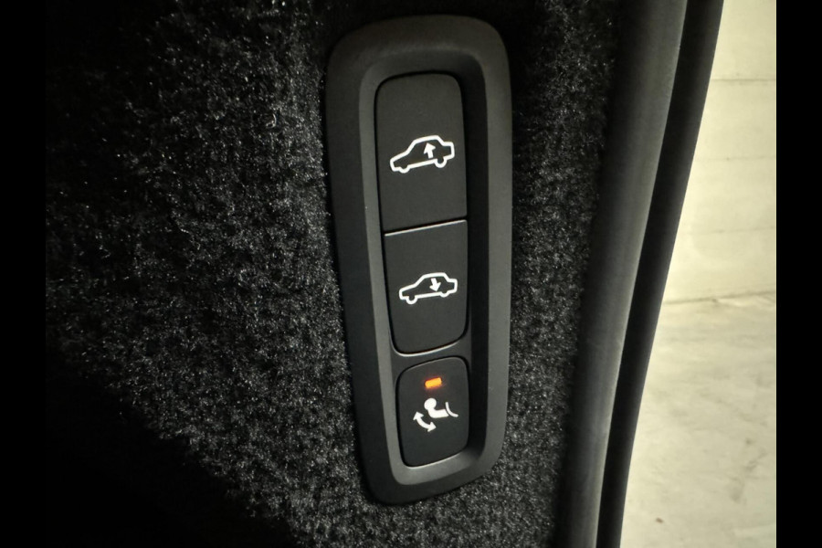Volvo XC90 2.0 T8 Recharge AWD R-Design Pano B&W Luchtvering Trekh. Massage