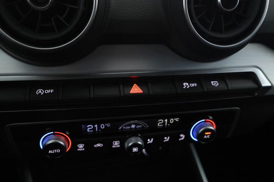 Audi Q2 30 TFSI Sport S-line! Leer, Alles in kleur!