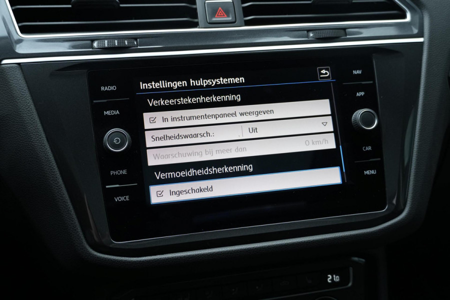 Volkswagen Tiguan 2.0 TSI 4Motion R Line Automaat | Pano | Virtual | CarPlay | Acc | 360 camera | Stoel + Stuurverwarming | Led | HUD |