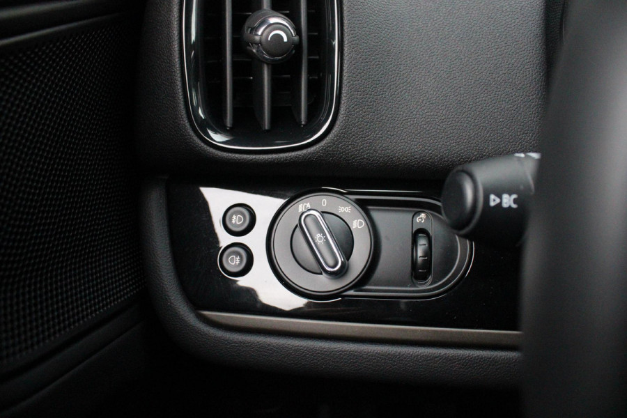 MINI Countryman 2.0 192PK Cooper S Chili | NAVIGATIE | CRUISE CONTROL | CLIMATE CONTROL | KEYLESS ENTRY | PARKEERSENSOREN ACHTER | 18" LICHTMETALEN VELGEN | SFEER VERLICHTING | LED KOPLAMPEN / LED MISTLAMPEN | ELEKTRISCH INKLAPBARE BUITENSPIEGELS |