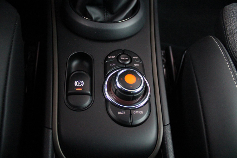 MINI Countryman 2.0 192PK Cooper S Chili | NAVIGATIE | CRUISE CONTROL | CLIMATE CONTROL | KEYLESS ENTRY | PARKEERSENSOREN ACHTER | 18" LICHTMETALEN VELGEN | SFEER VERLICHTING | LED KOPLAMPEN / LED MISTLAMPEN | ELEKTRISCH INKLAPBARE BUITENSPIEGELS |