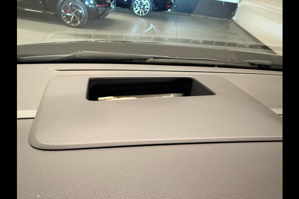 Volkswagen Multivan 1.4 eHybrid Energetic 7P PANO/NAVI/H-KARDON/H-UP/V-COCKPIT/