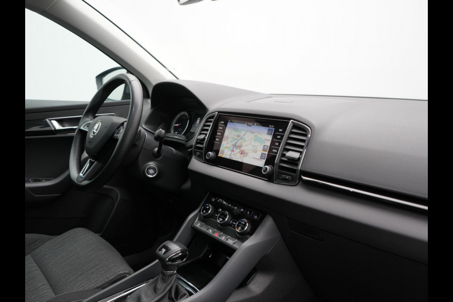 Škoda Karoq 1.0 TSI Style DSG116pk Dealer O.H. | Trekhaak Af Fabriek | Panodak | Camera | Apple Carplay | Sportstoelen Verwarmd  | Navigatie | Keyless | Cruise Control | DAB |