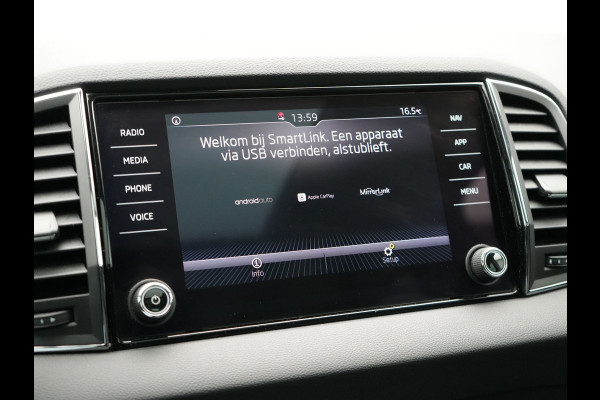 Škoda Karoq 1.0 TSI Style DSG116pk Dealer O.H. | Trekhaak Af Fabriek | Panodak | Camera | Apple Carplay | Sportstoelen Verwarmd  | Navigatie | Keyless | Cruise Control | DAB |