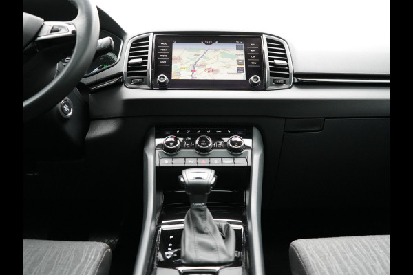 Škoda Karoq 1.0 TSI Style DSG116pk Dealer O.H. | Trekhaak Af Fabriek | Panodak | Camera | Apple Carplay | Sportstoelen Verwarmd  | Navigatie | Keyless | Cruise Control | DAB |