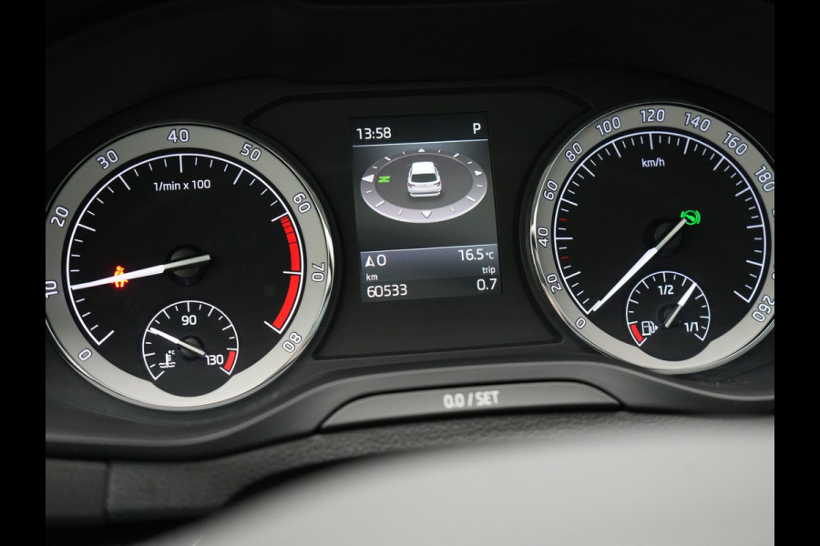 Škoda Karoq 1.0 TSI Style DSG116pk Dealer O.H. | Trekhaak Af Fabriek | Panodak | Camera | Apple Carplay | Sportstoelen Verwarmd  | Navigatie | Keyless | Cruise Control | DAB |