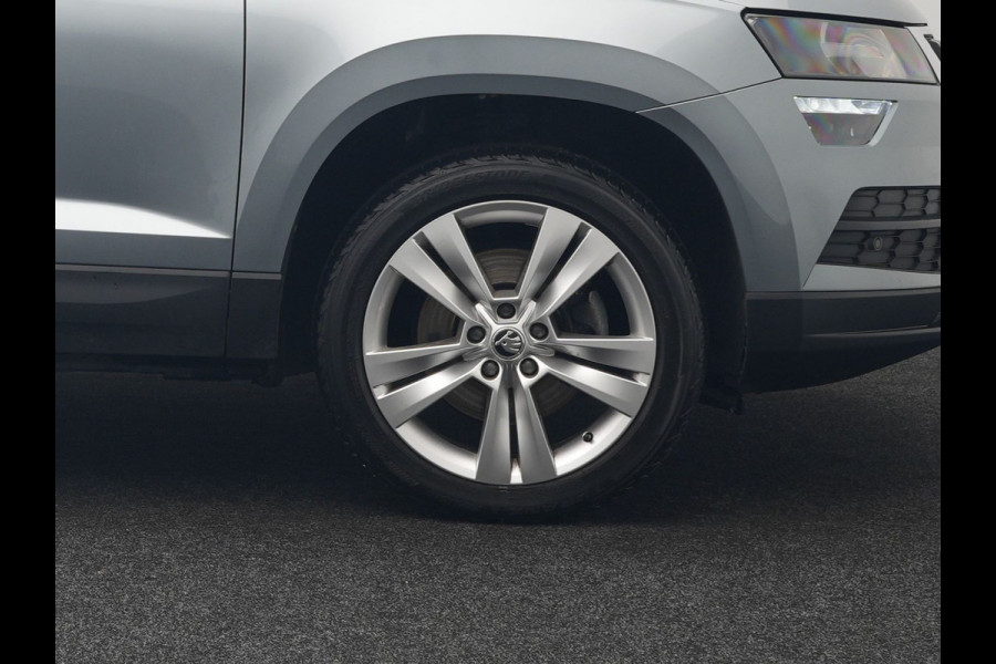 Škoda Karoq 1.0 TSI Style DSG116pk Dealer O.H. | Trekhaak Af Fabriek | Panodak | Camera | Apple Carplay | Sportstoelen Verwarmd  | Navigatie | Keyless | Cruise Control | DAB |
