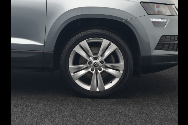 Škoda Karoq 1.0 TSI Style DSG116pk Dealer O.H. | Trekhaak Af Fabriek | Panodak | Camera | Apple Carplay | Sportstoelen Verwarmd  | Navigatie | Keyless | Cruise Control | DAB |