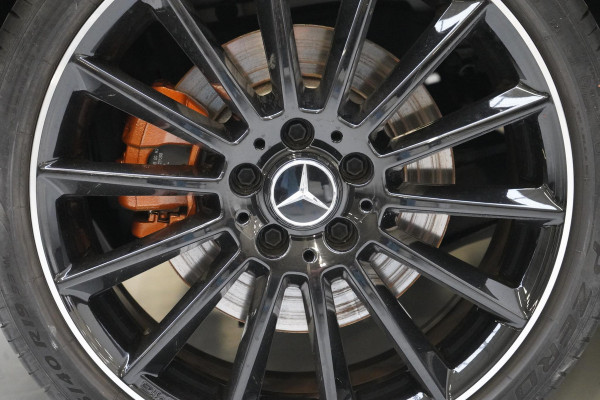 Mercedes-Benz A-Klasse 250 e | AMG Pakket | Panoramadak | Sportstoelen | Sfeerverlichting