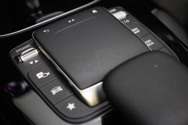 Mercedes-Benz A-Klasse 250 e | AMG Pakket | Panoramadak | Sportstoelen | Sfeerverlichting